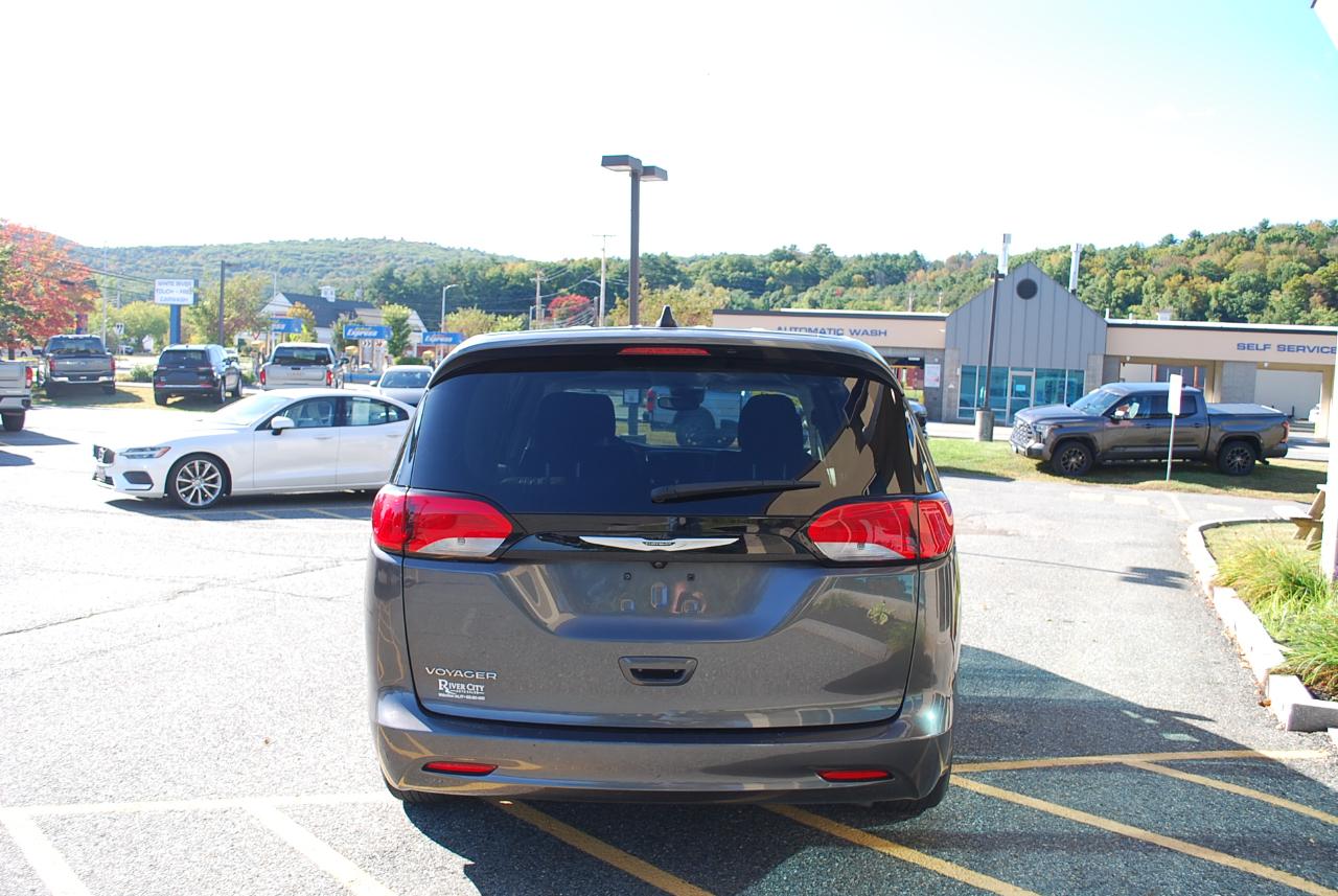 Chrysler Voyager LX FWD 2023
