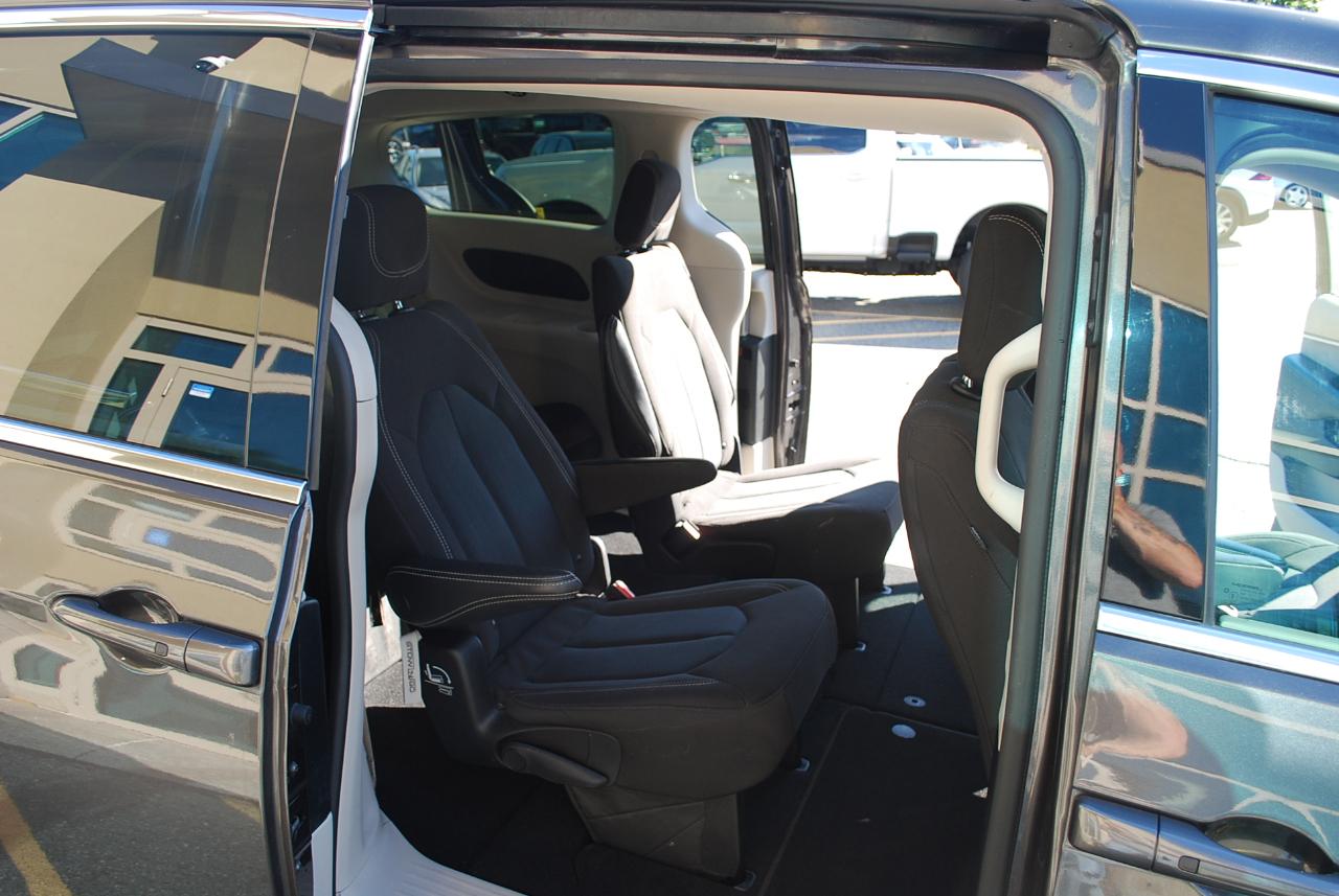Chrysler Voyager LX FWD 2023