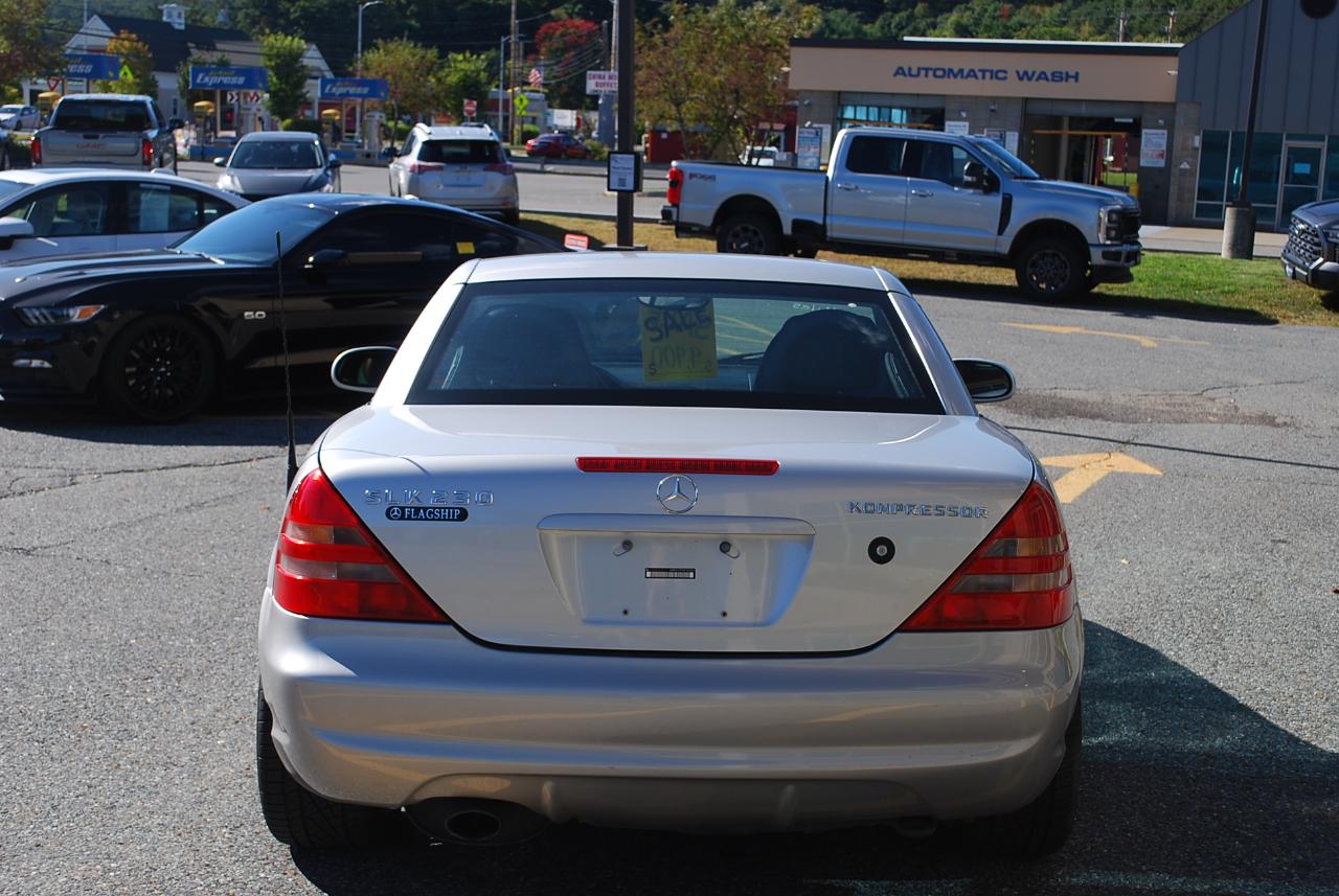 Mercedes-Benz SLK-Class 2dr Kompressor Roadster 2.3L 1999