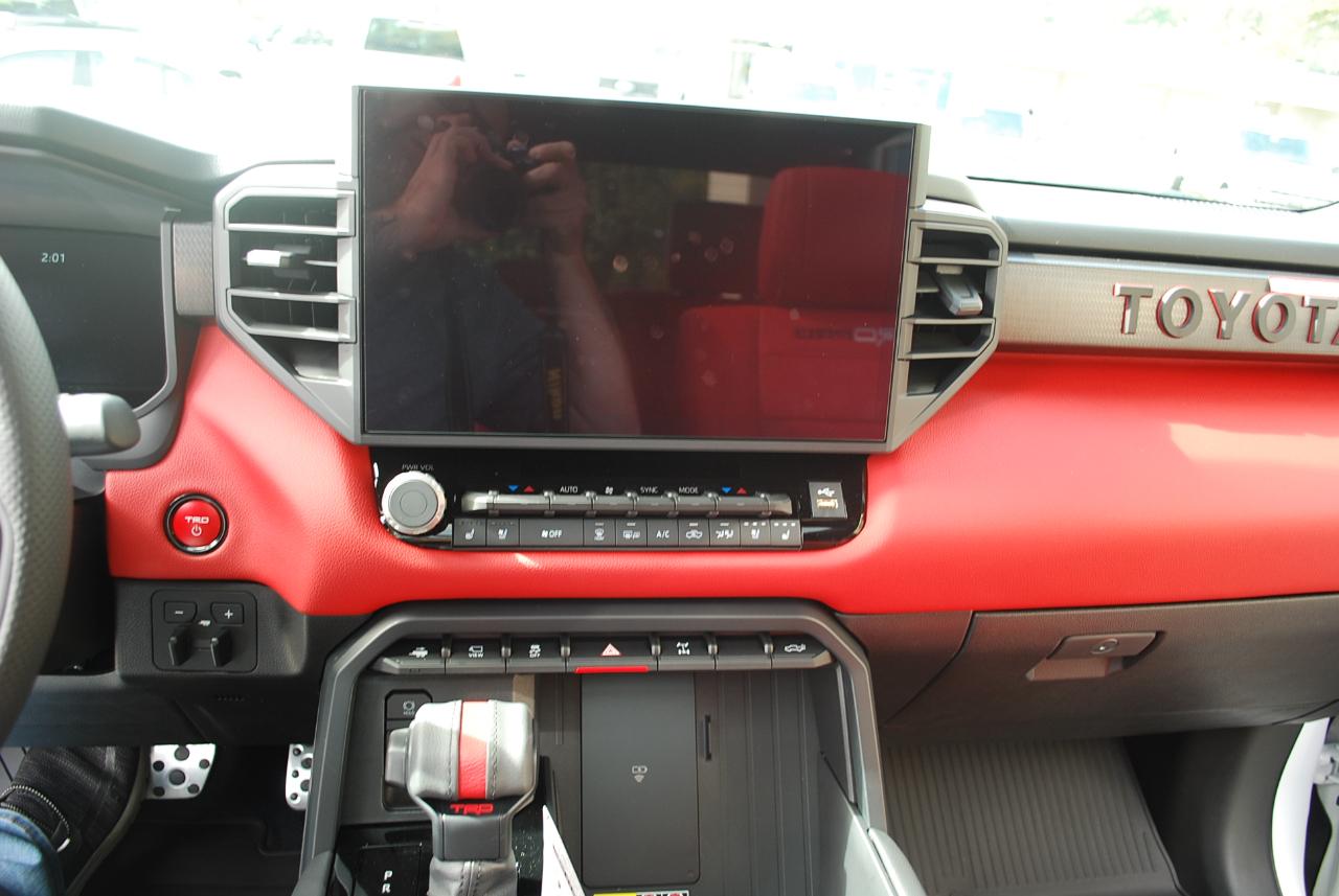 Toyota Tundra 4WD TRD Pro Hybrid CrewMax 5.5' Bed (Natl) 2026