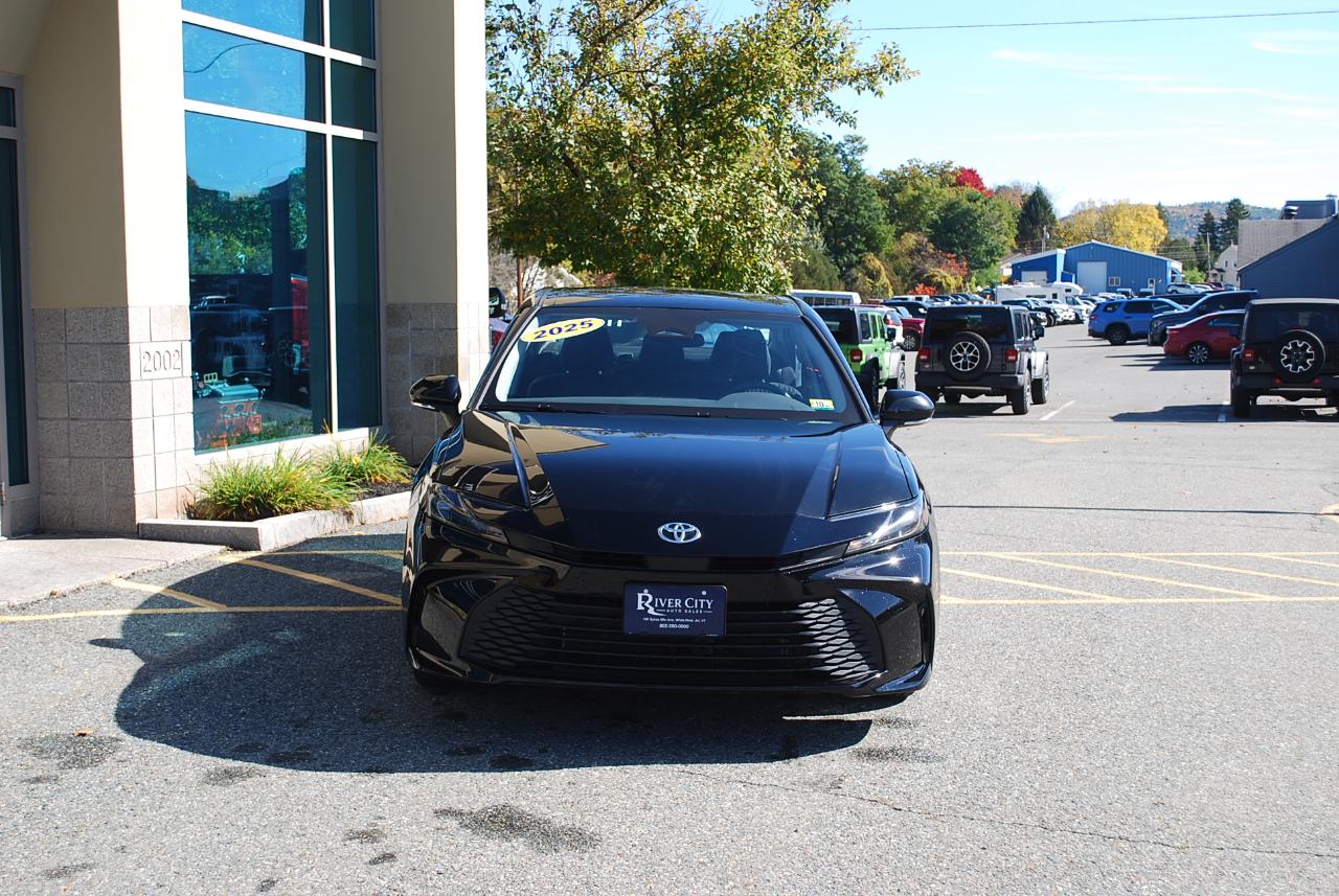 Toyota Camry LE (Natl) 2025