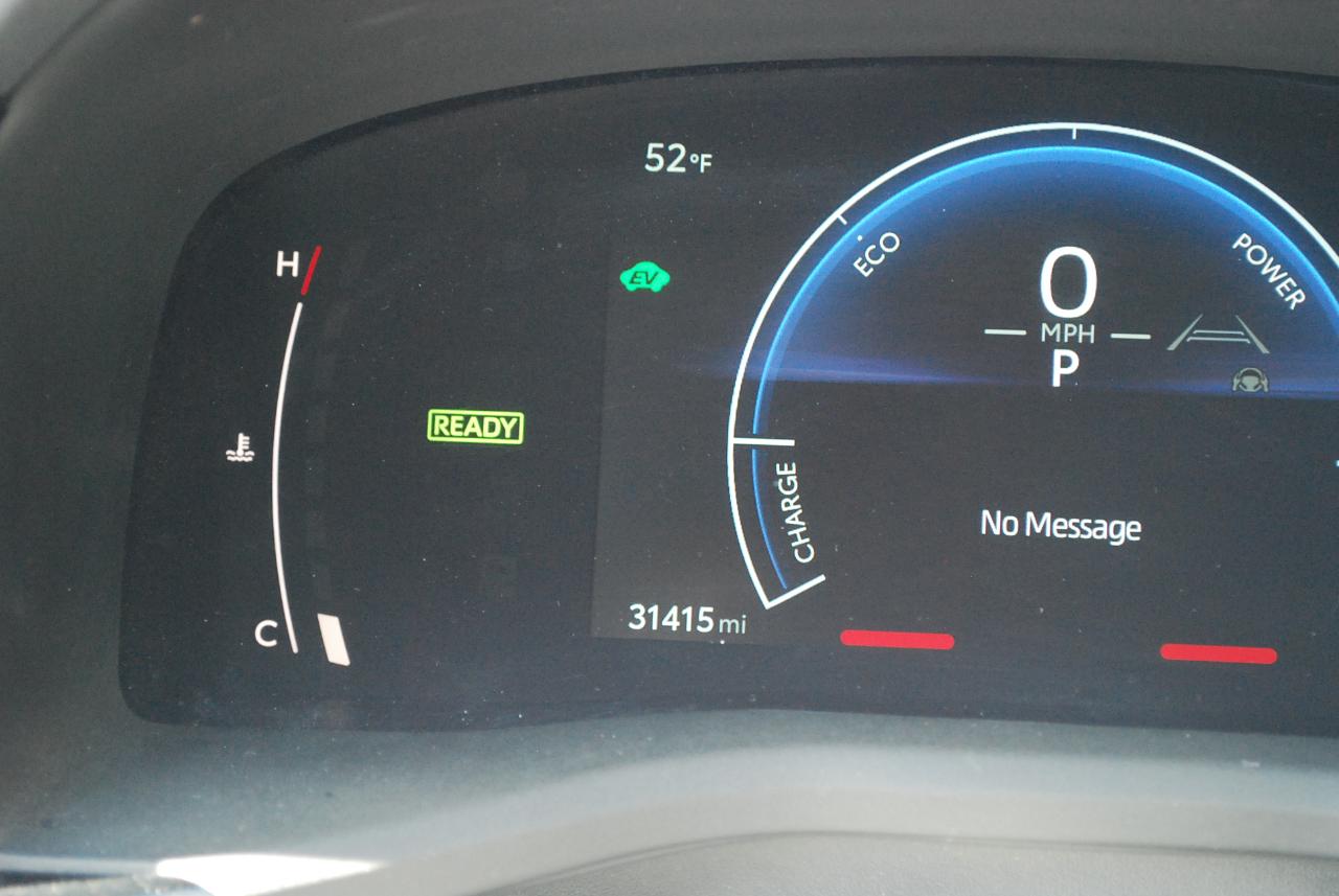 Toyota Camry LE (Natl) 2025