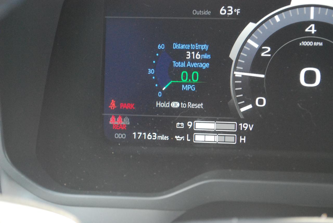 Toyota Tundra 4WD Platinum Hybrid CrewMax 5.5' Bed 3.5L (Natl) 2026