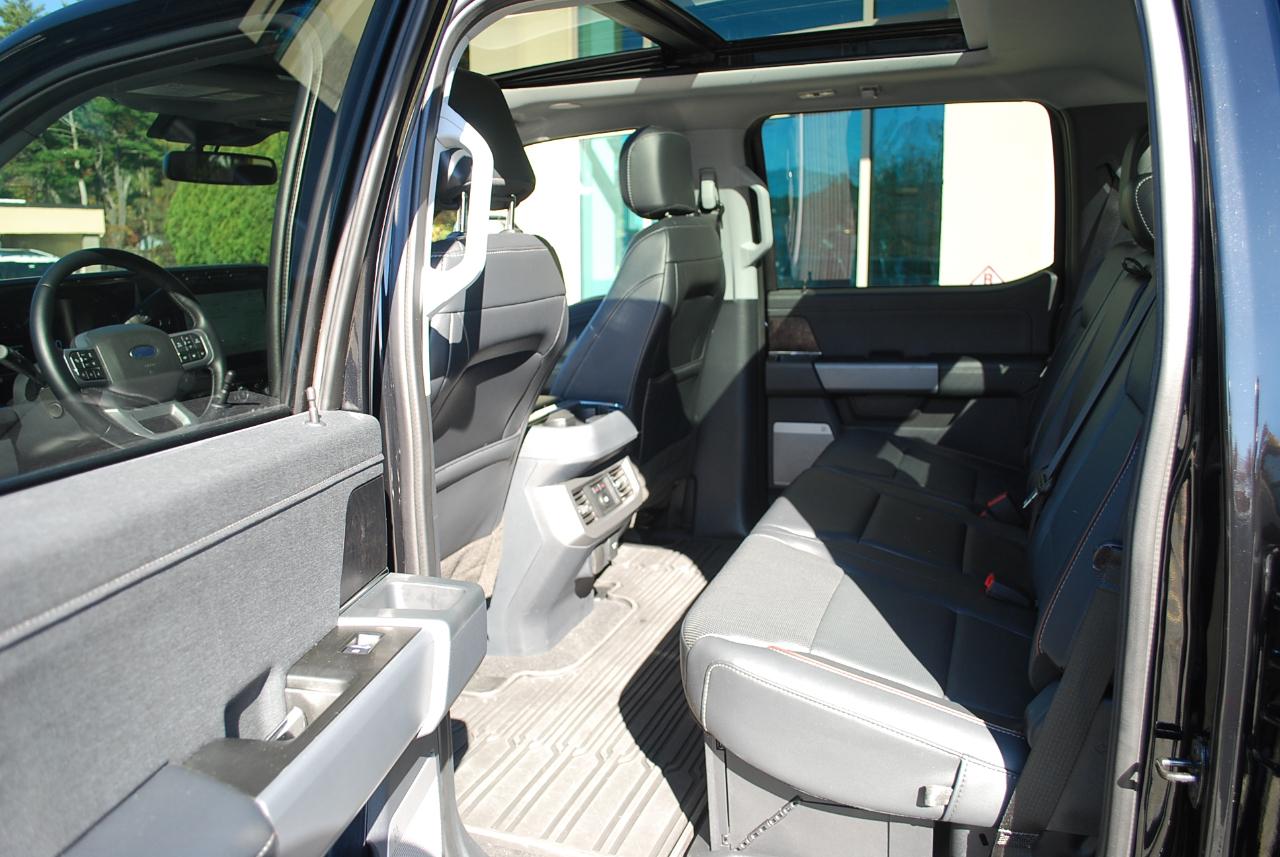 Ford Super Duty F-350 DRW Lariat 4WD Crew Cab 8' Box 2023