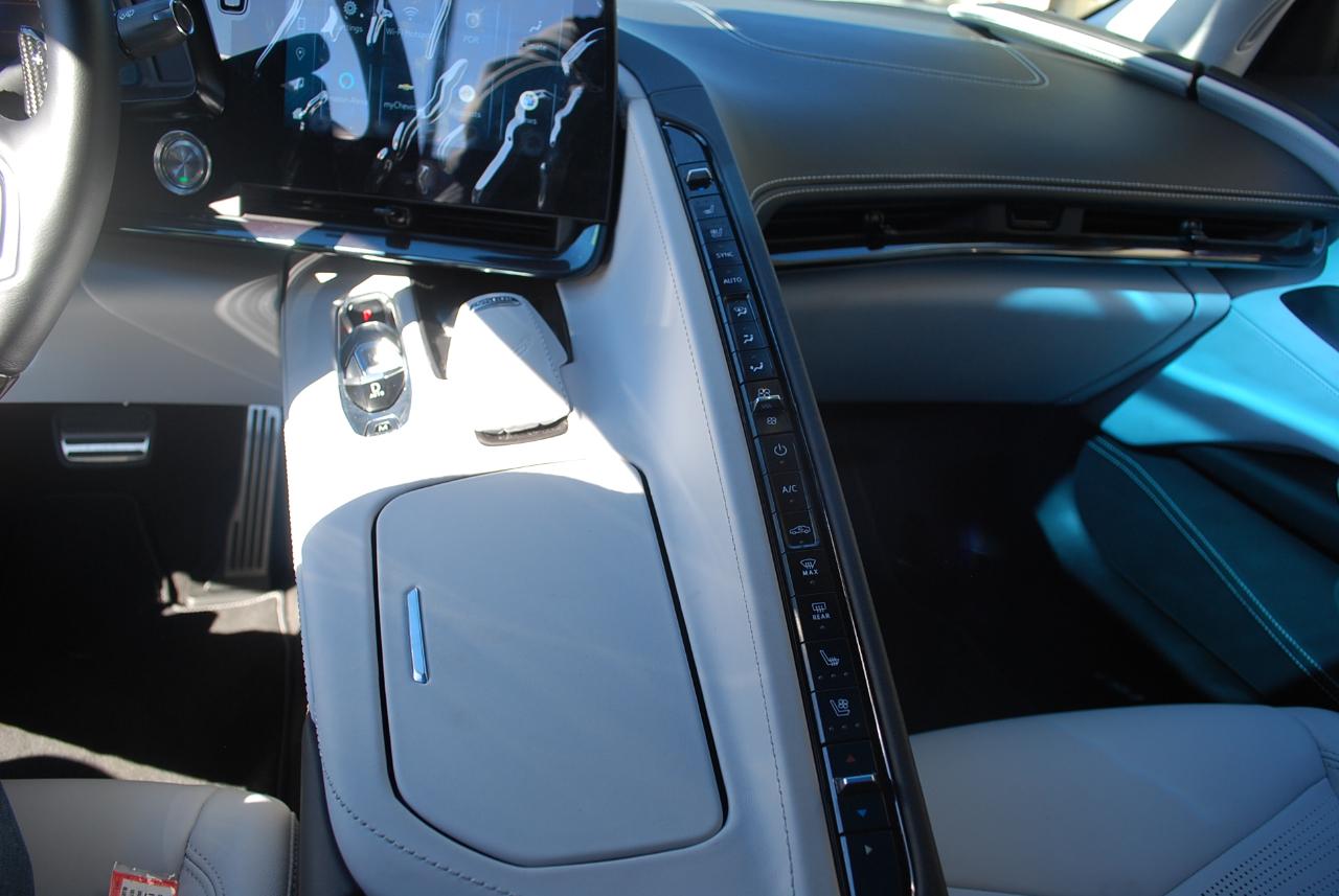 Chevrolet Corvette 2dr Z06 Cpe w/3LZ 2024