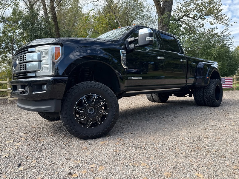 2017 Ford F350SD Platinum Crew Cab 4WD DRW
