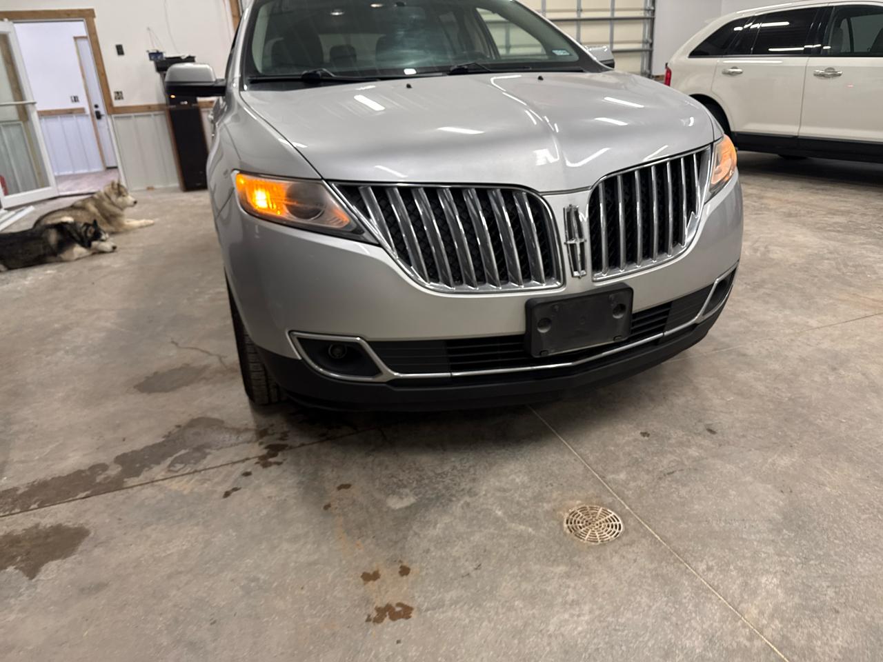 View vehicle photo 2