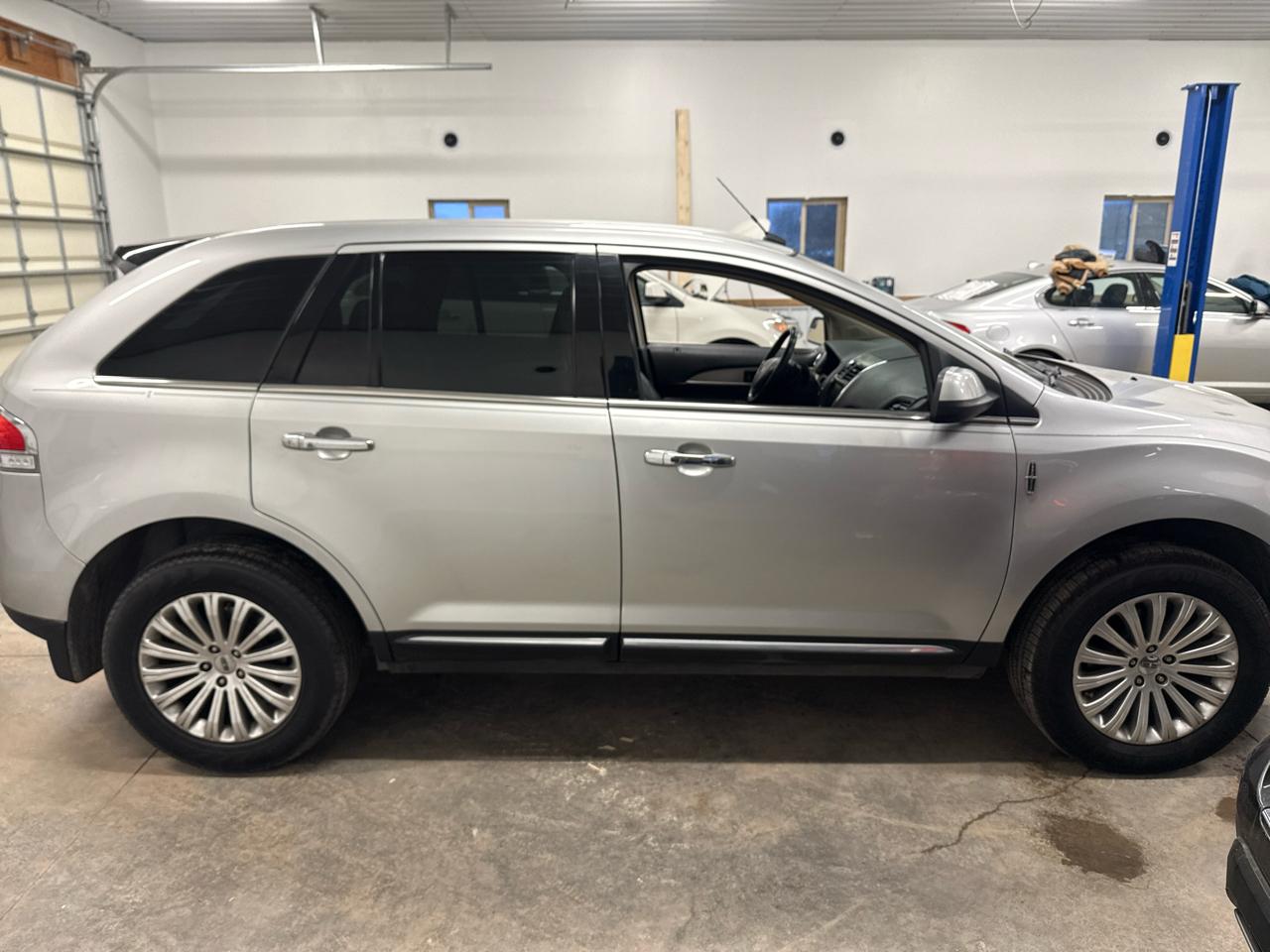 View vehicle photo 4