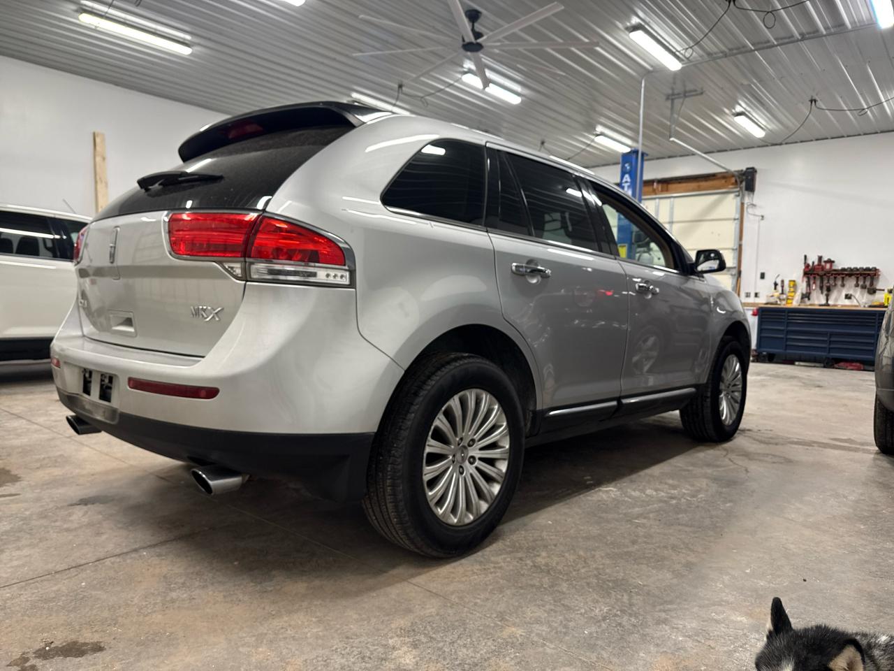 View vehicle photo 5