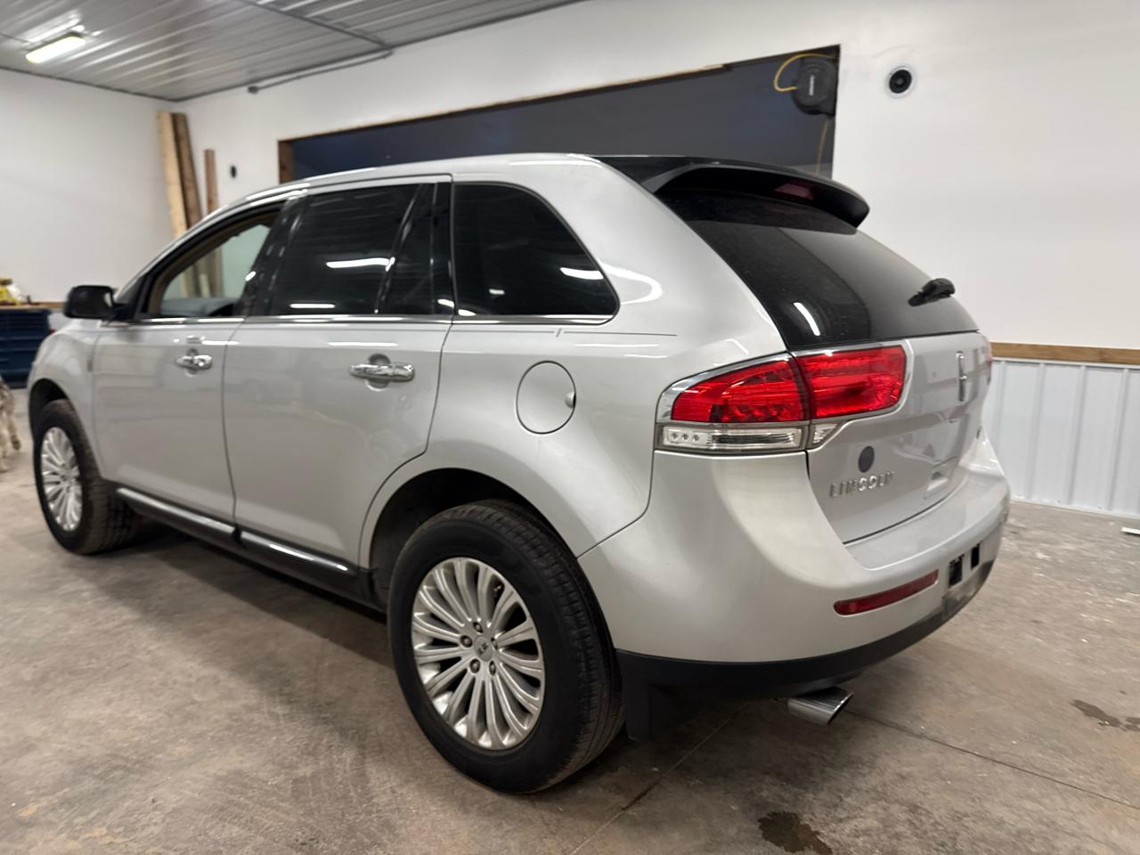 View vehicle photo 7