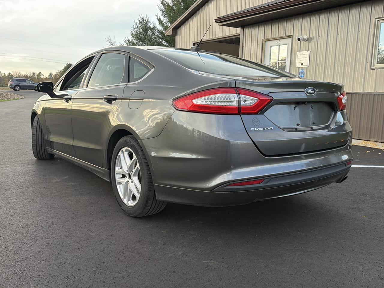 2016 Ford Fusion SE - Photo 9