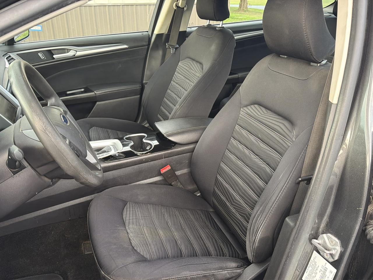 2016 Ford Fusion SE - Photo 17