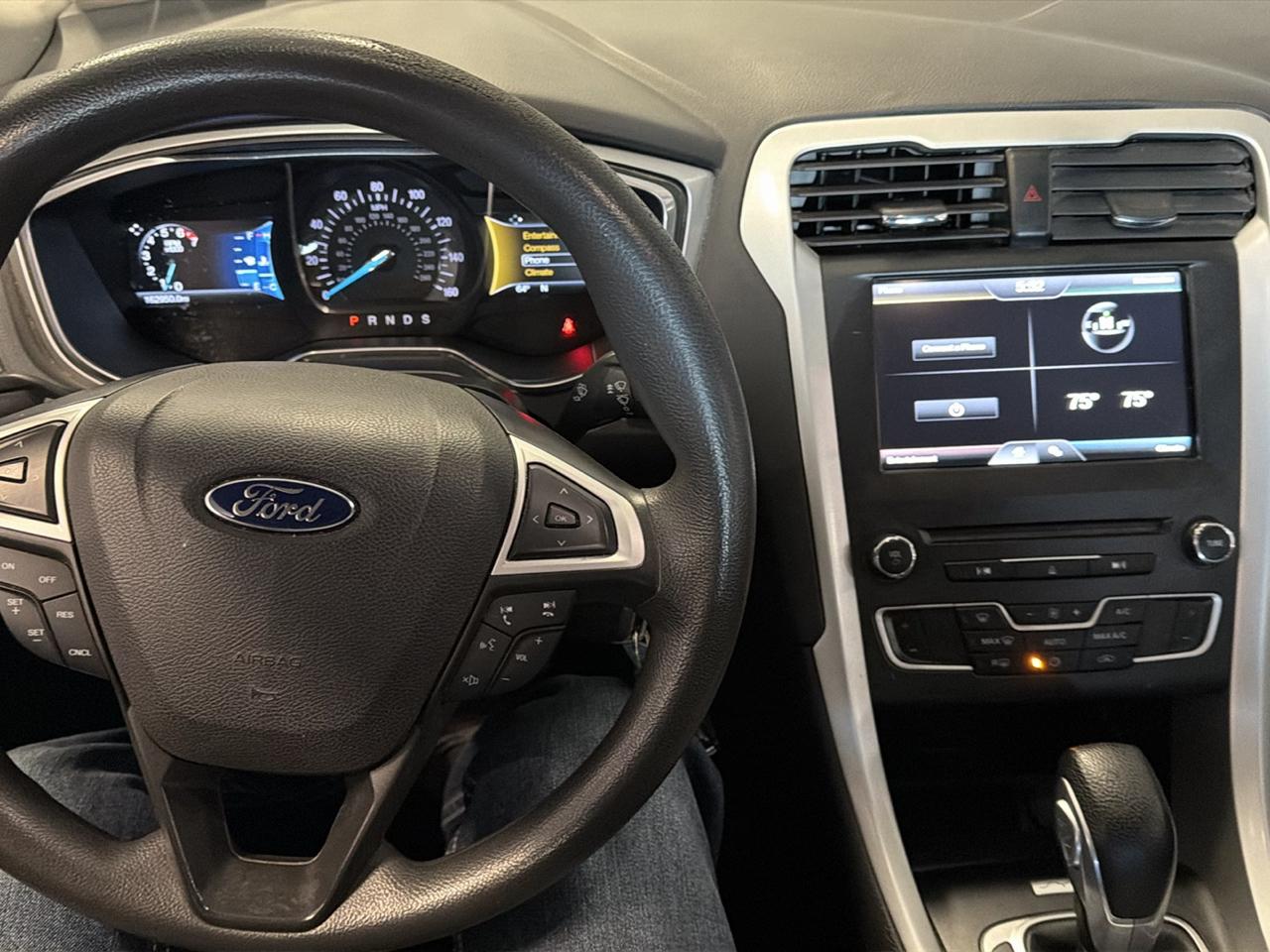 2016 Ford Fusion SE - Photo 18