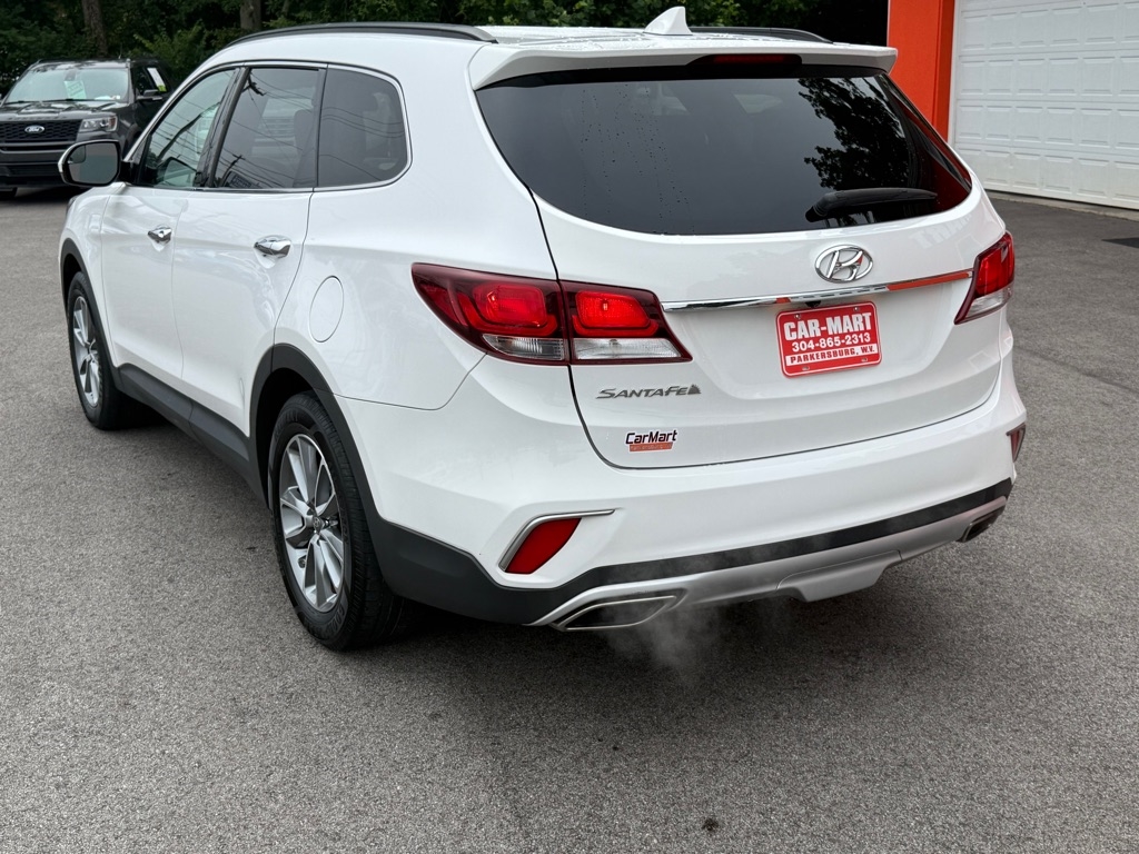 2018 Hyundai Santa Fe SE Sport photo 4