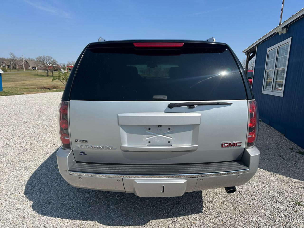 GMC Yukon Denali XL 4WD 2010