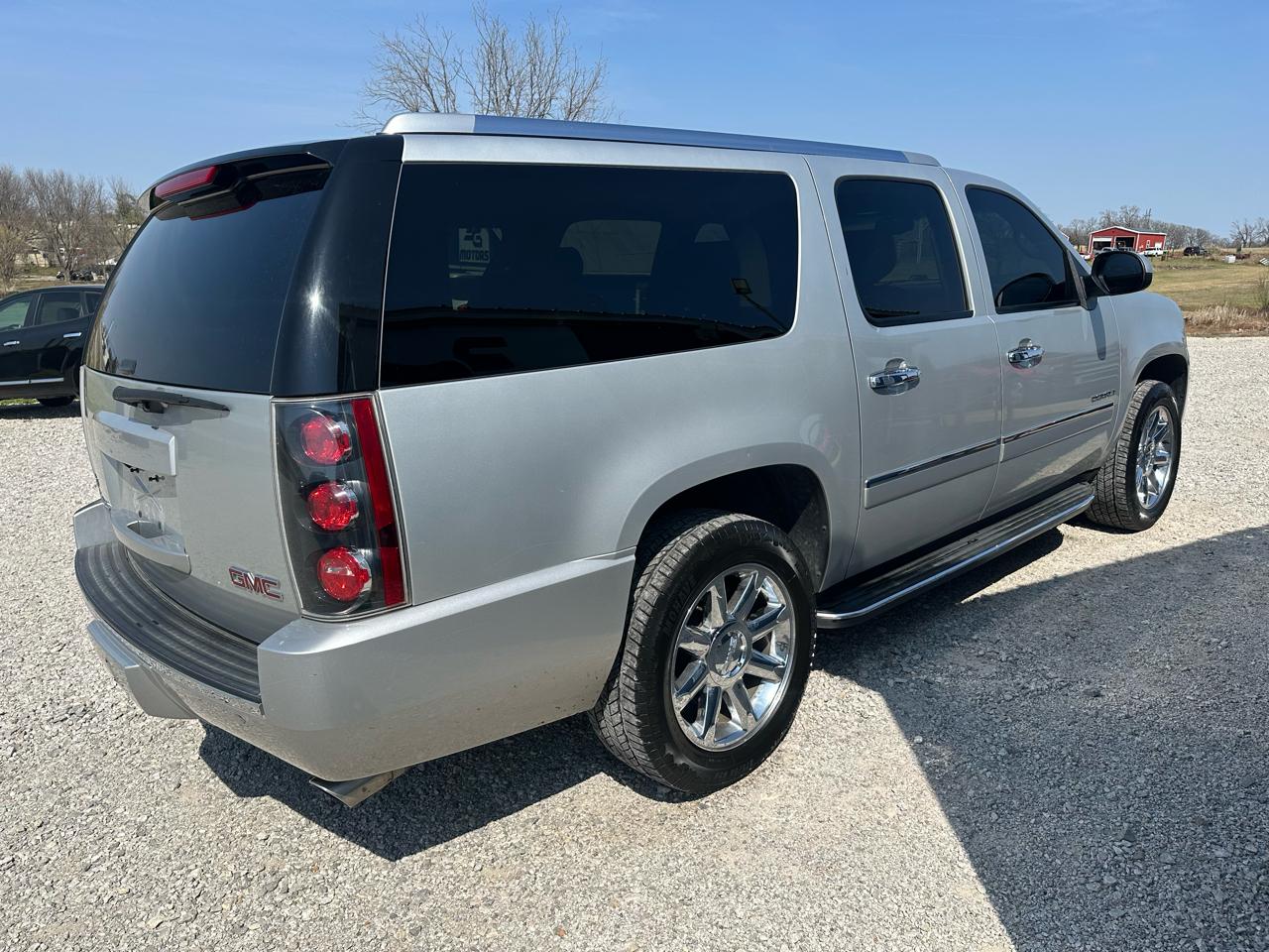GMC Yukon Denali XL 4WD 2010