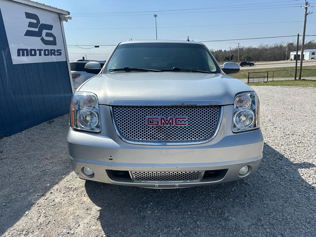 GMC Yukon Denali XL 4WD 2010