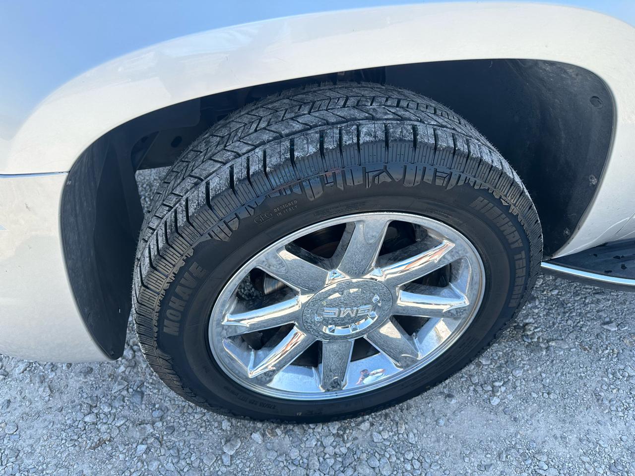 GMC Yukon Denali XL 4WD 2010