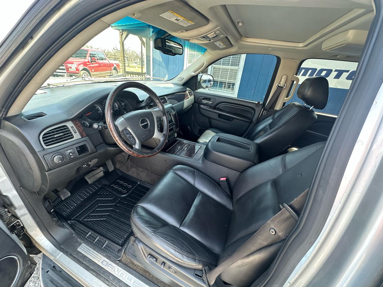 GMC Yukon Denali XL 4WD 2010