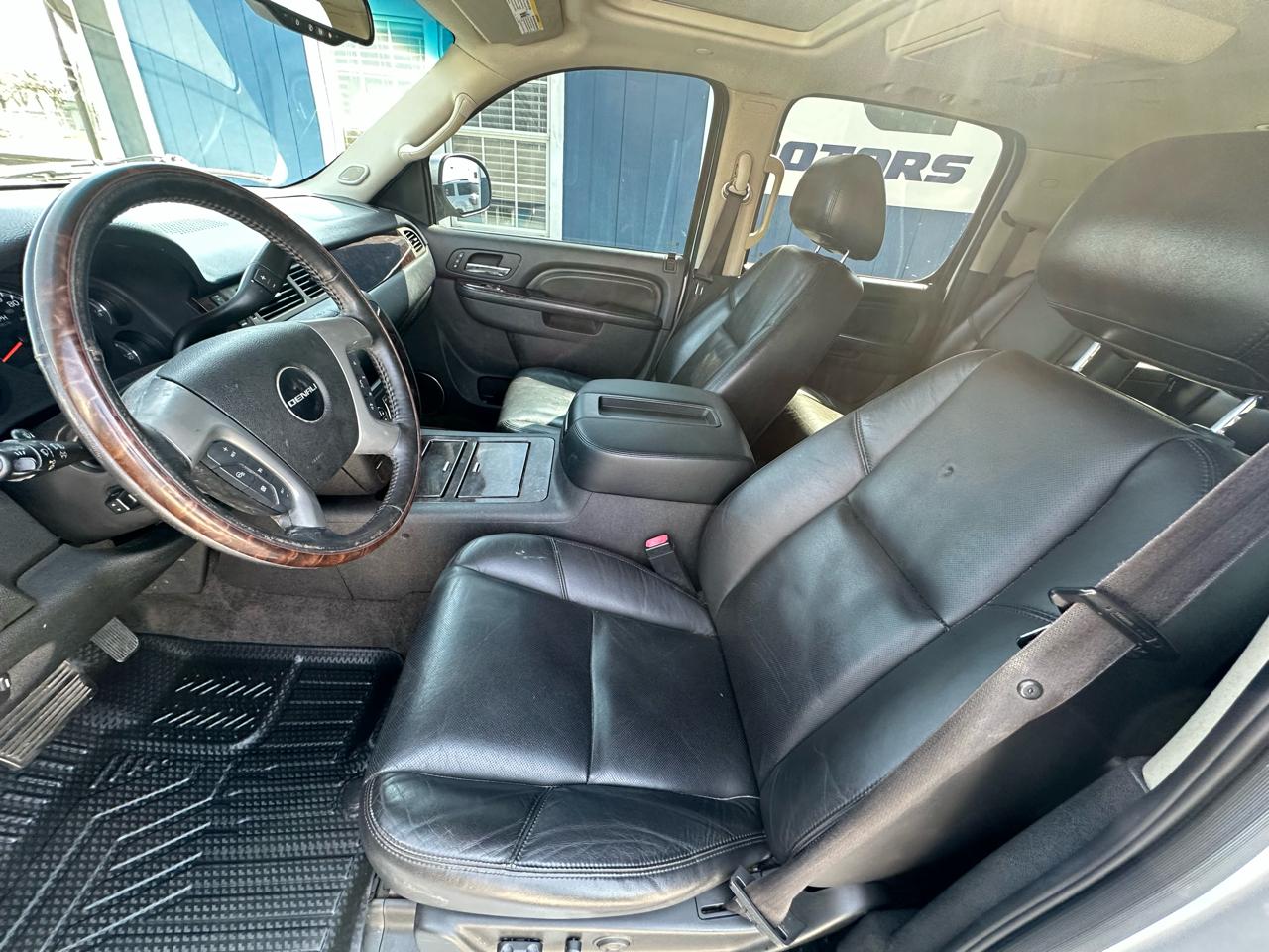 GMC Yukon Denali XL 4WD 2010