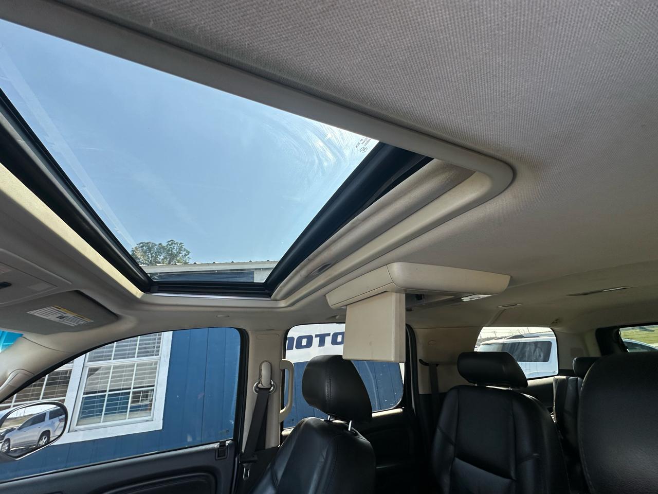 GMC Yukon Denali XL 4WD 2010