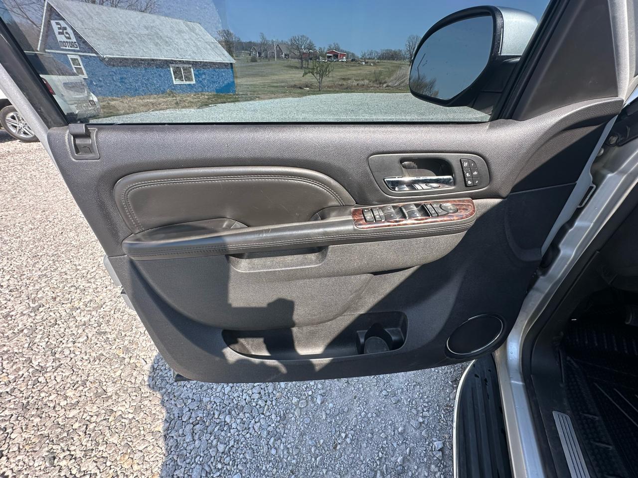 GMC Yukon Denali XL 4WD 2010