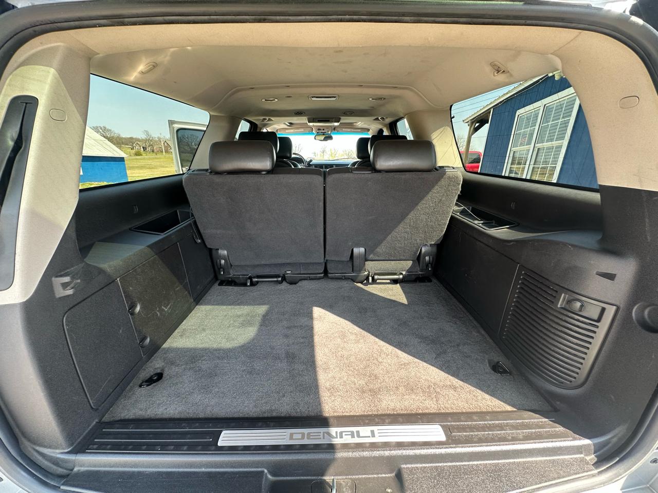 GMC Yukon Denali XL 4WD 2010