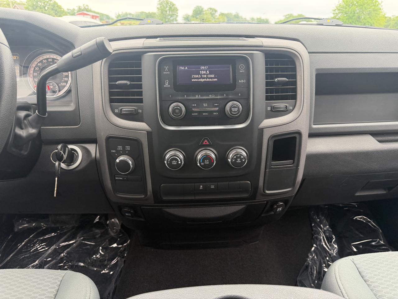 RAM 1500 Tradesman Quad Cab 4WD 2014