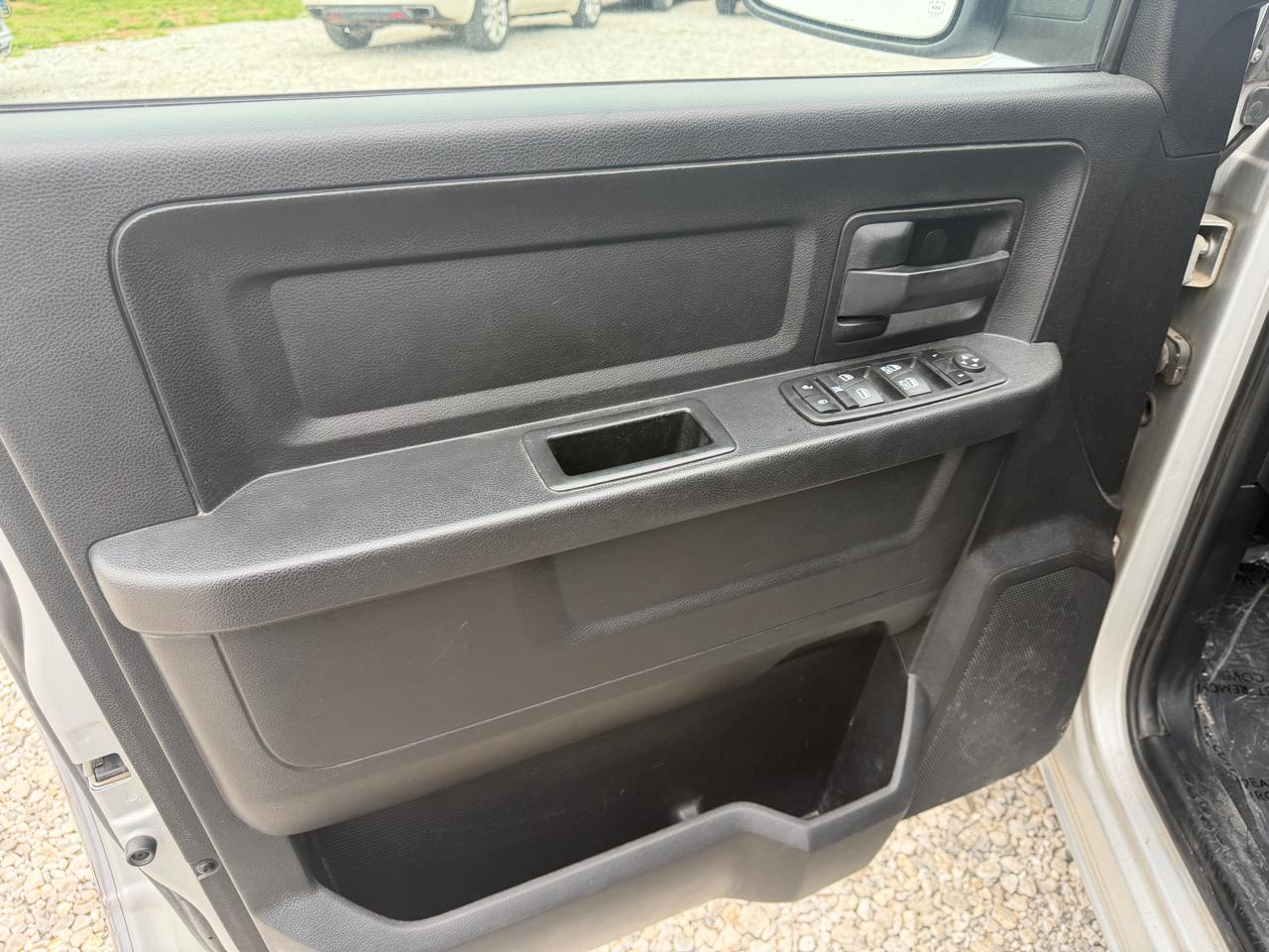 RAM 1500 Tradesman Quad Cab 4WD 2014