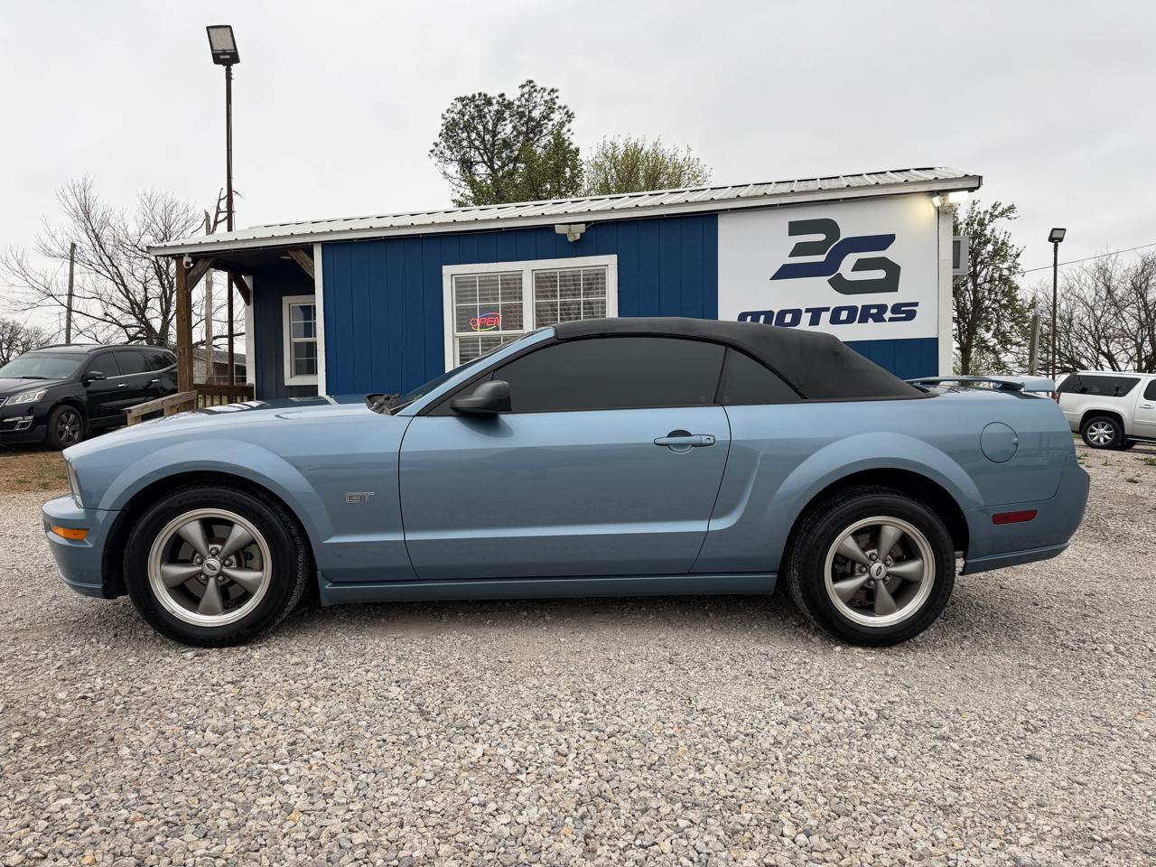 Ford Mustang GT Deluxe Convertible 2006