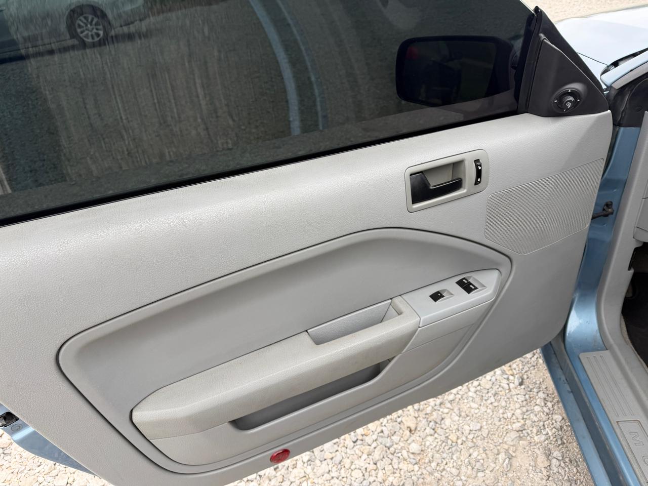 Ford Mustang GT Deluxe Convertible 2006