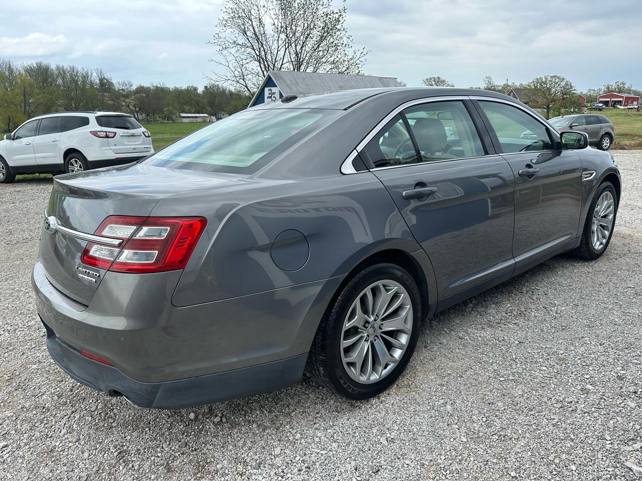 Ford Taurus Limited FWD 2013