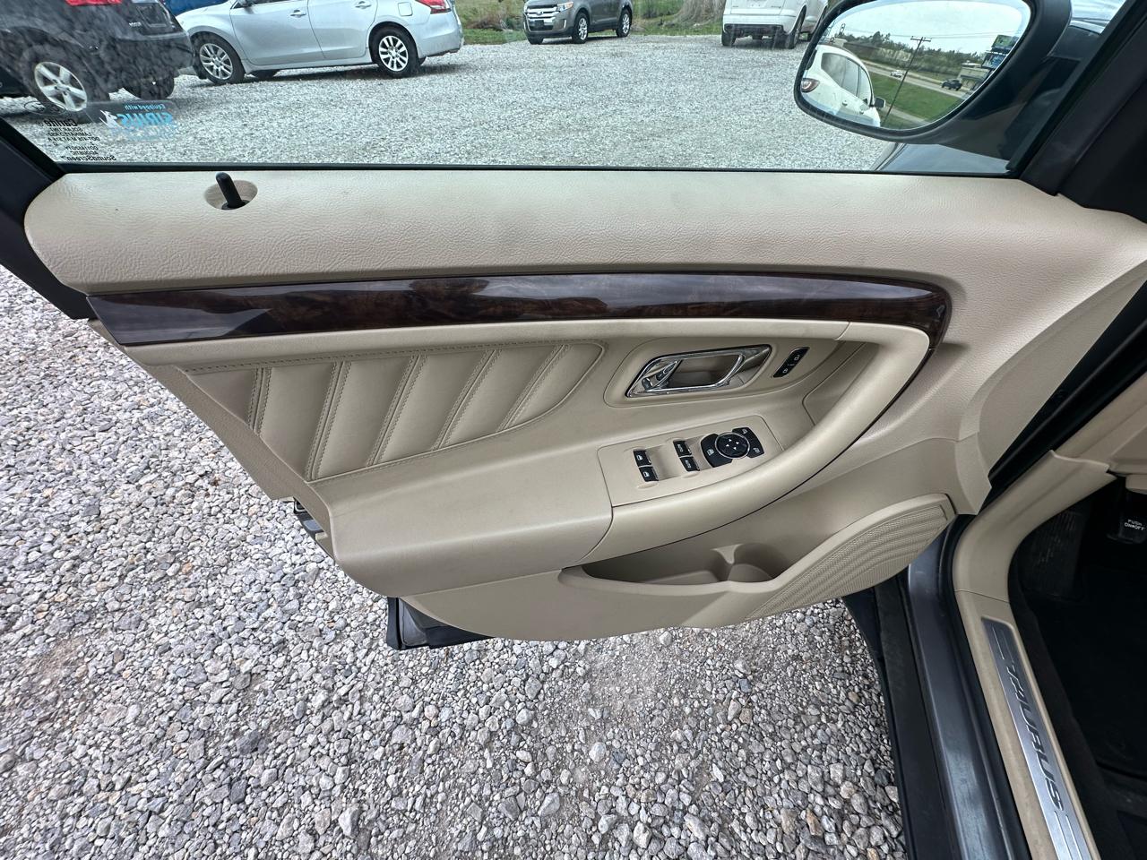 Ford Taurus Limited FWD 2013