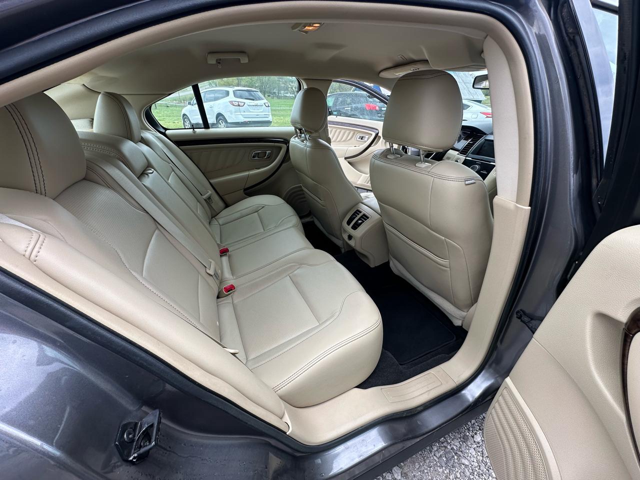 Ford Taurus Limited FWD 2013