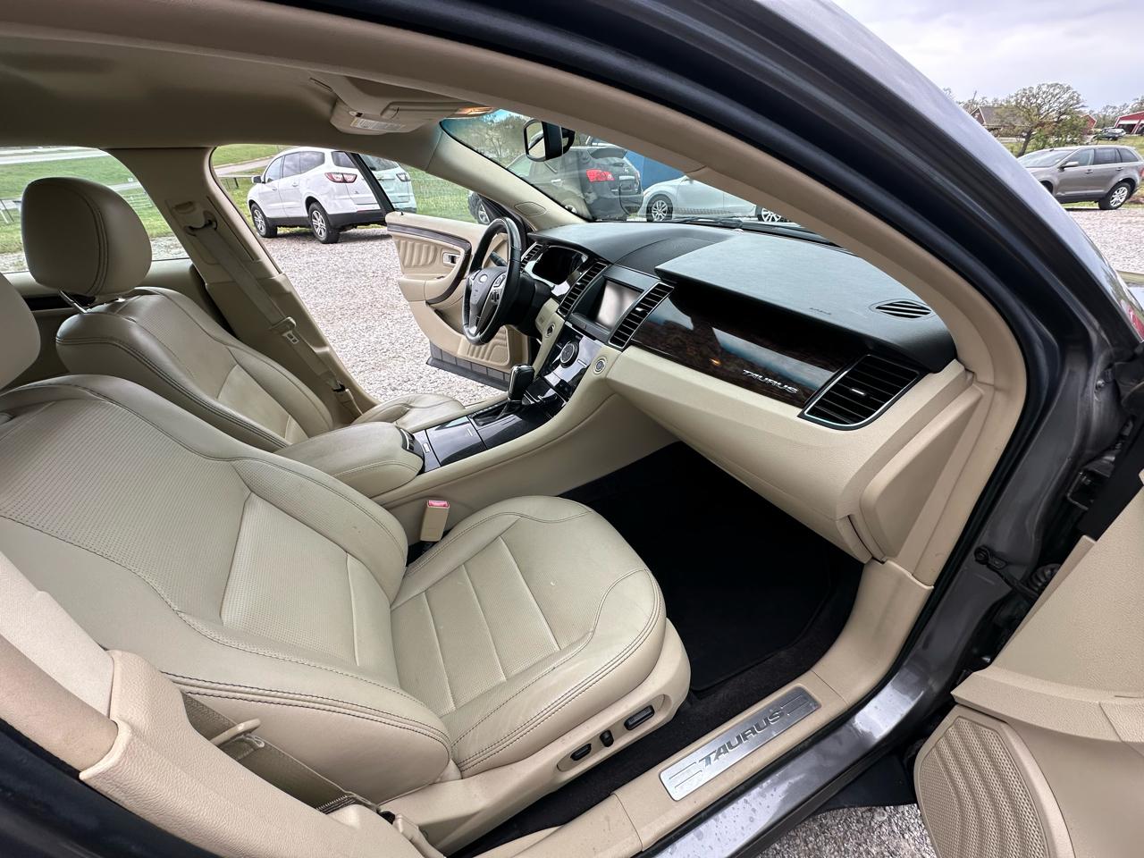 Ford Taurus Limited FWD 2013