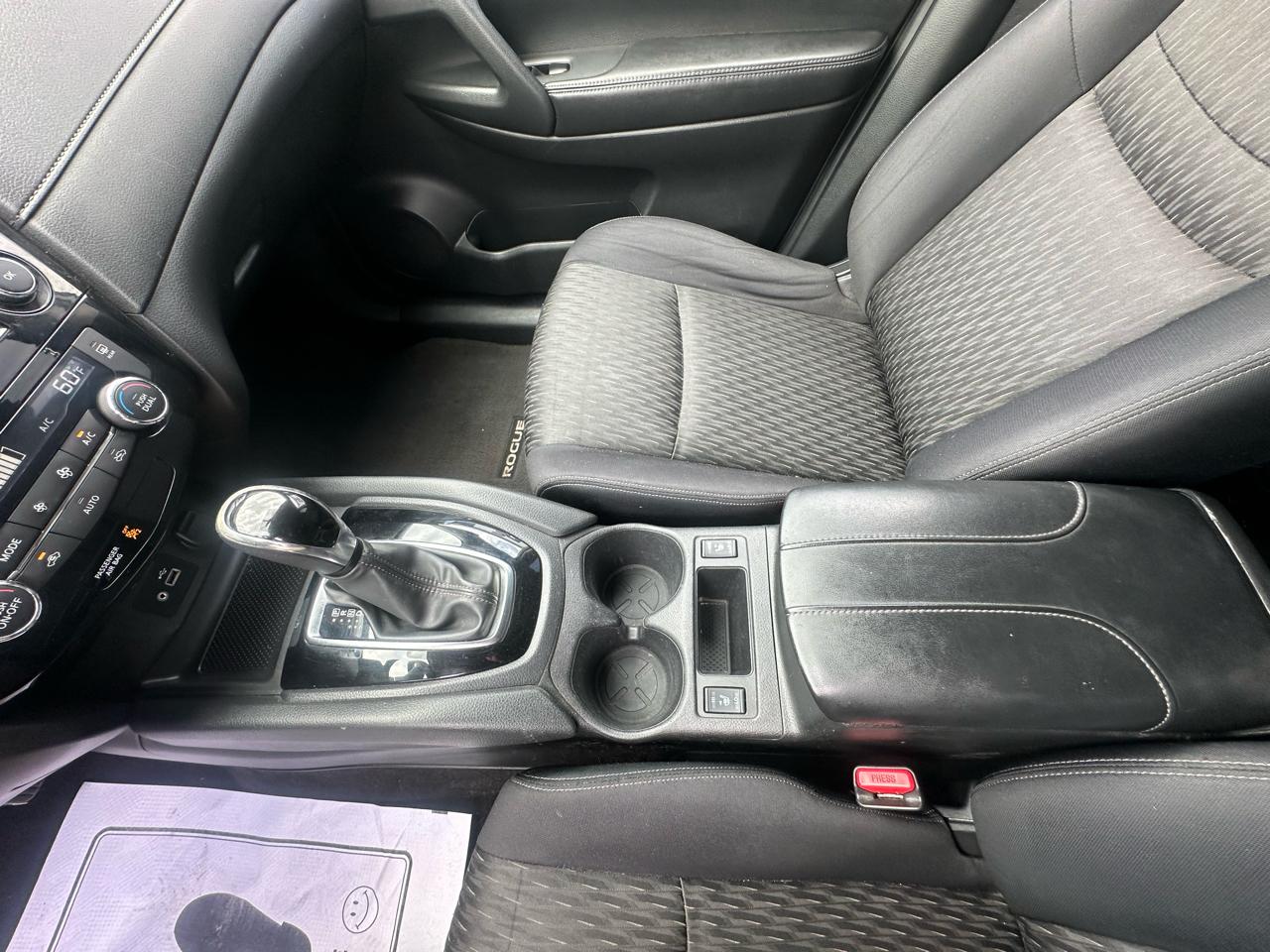 Nissan Rogue SV 4D SUV FWD 2018