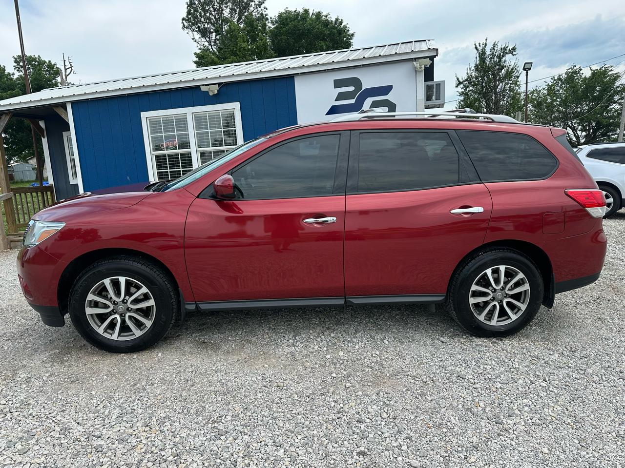Nissan Pathfinder LE 2WD 2013