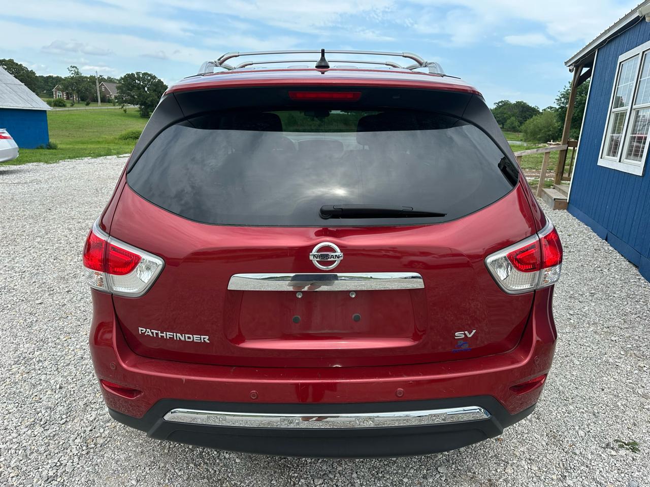 Nissan Pathfinder LE 2WD 2013