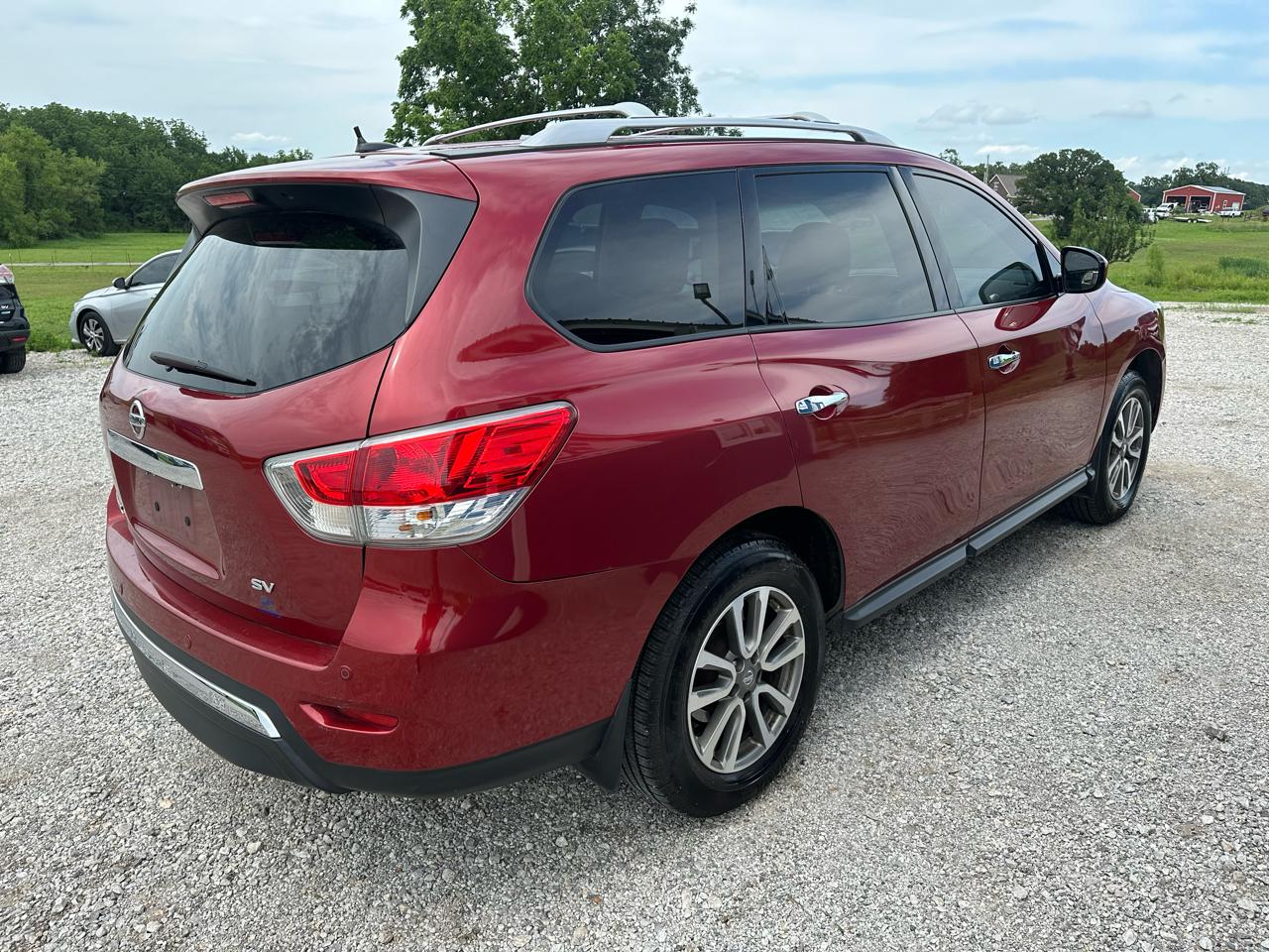 Nissan Pathfinder LE 2WD 2013