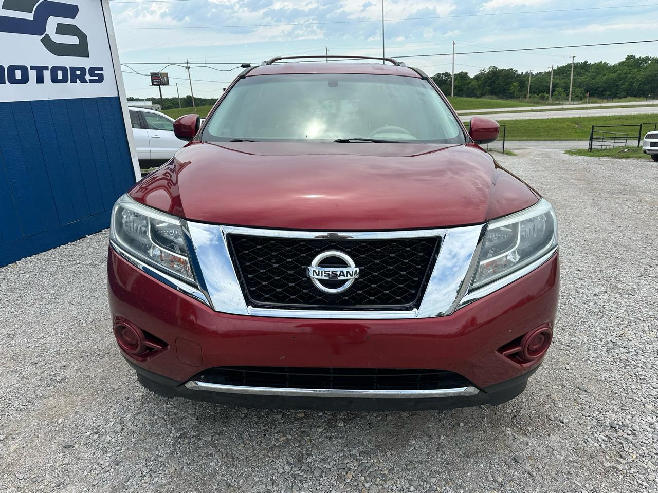 Nissan Pathfinder LE 2WD 2013
