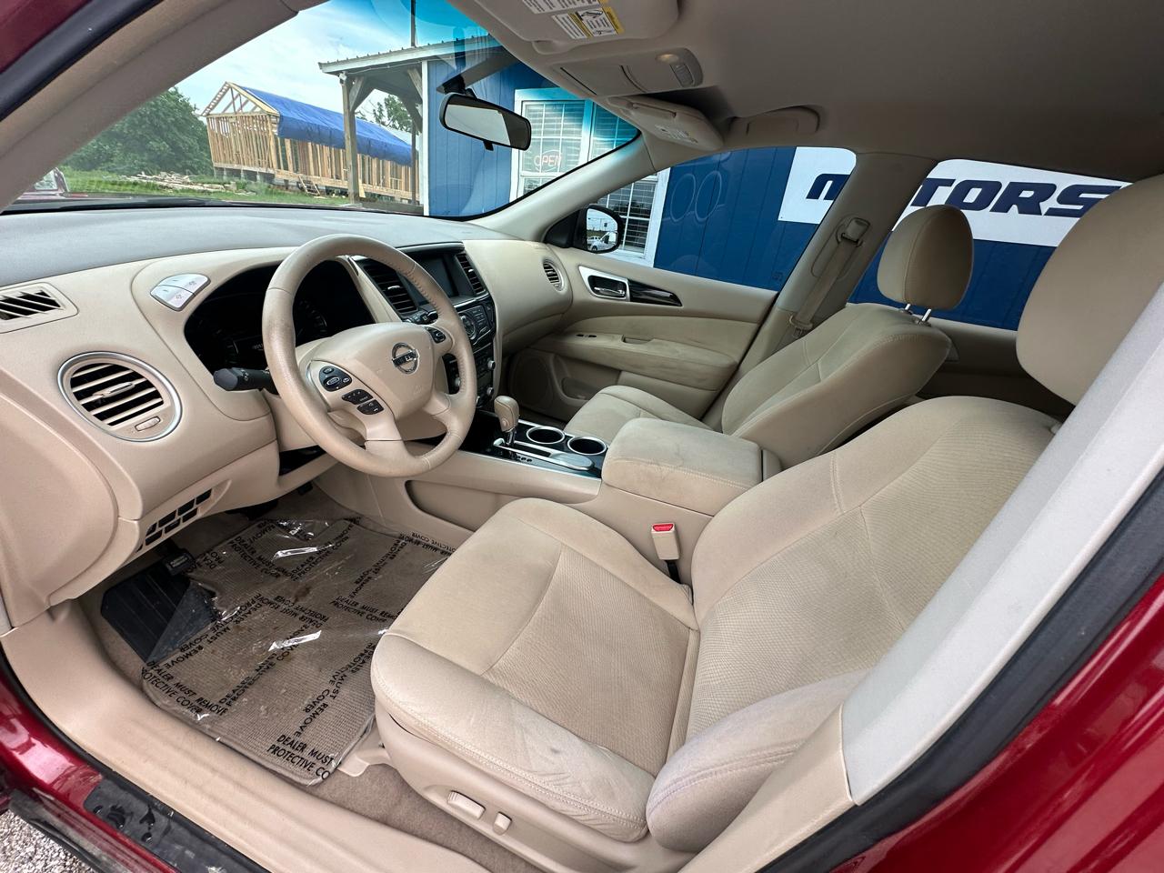 Nissan Pathfinder LE 2WD 2013