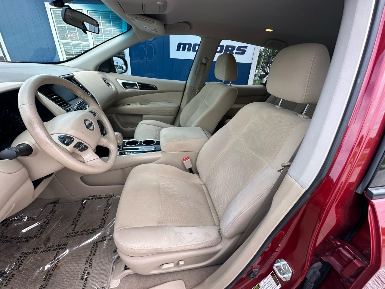 Nissan Pathfinder LE 2WD 2013