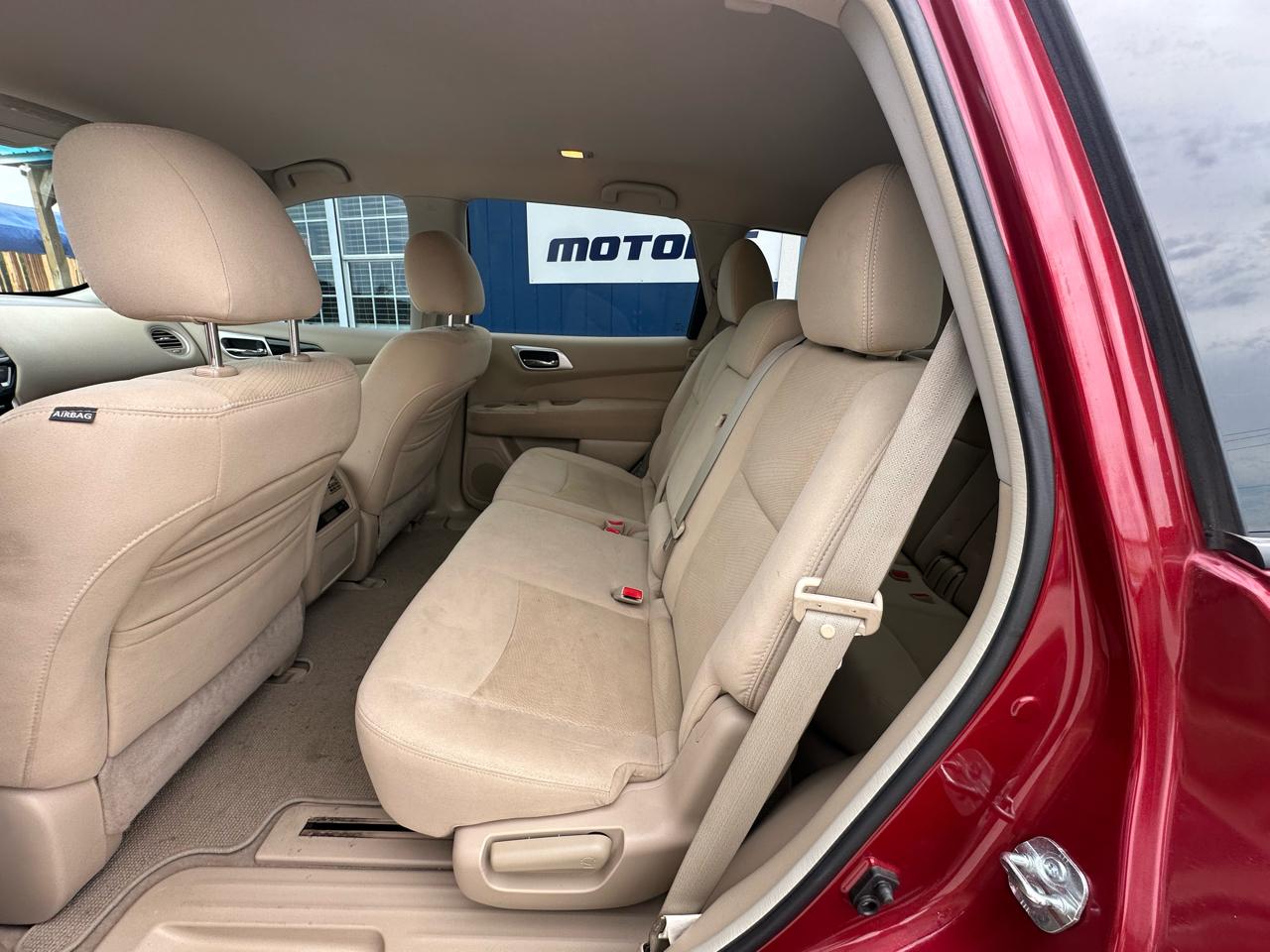 Nissan Pathfinder LE 2WD 2013