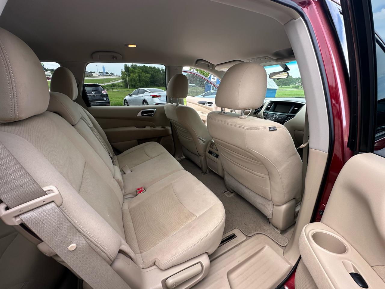 Nissan Pathfinder LE 2WD 2013