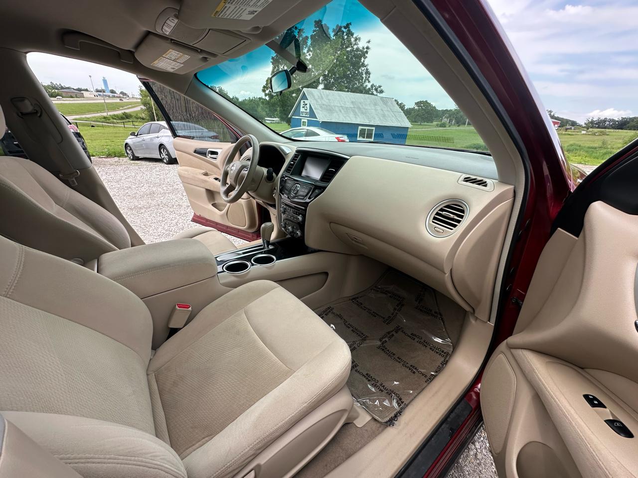 Nissan Pathfinder LE 2WD 2013