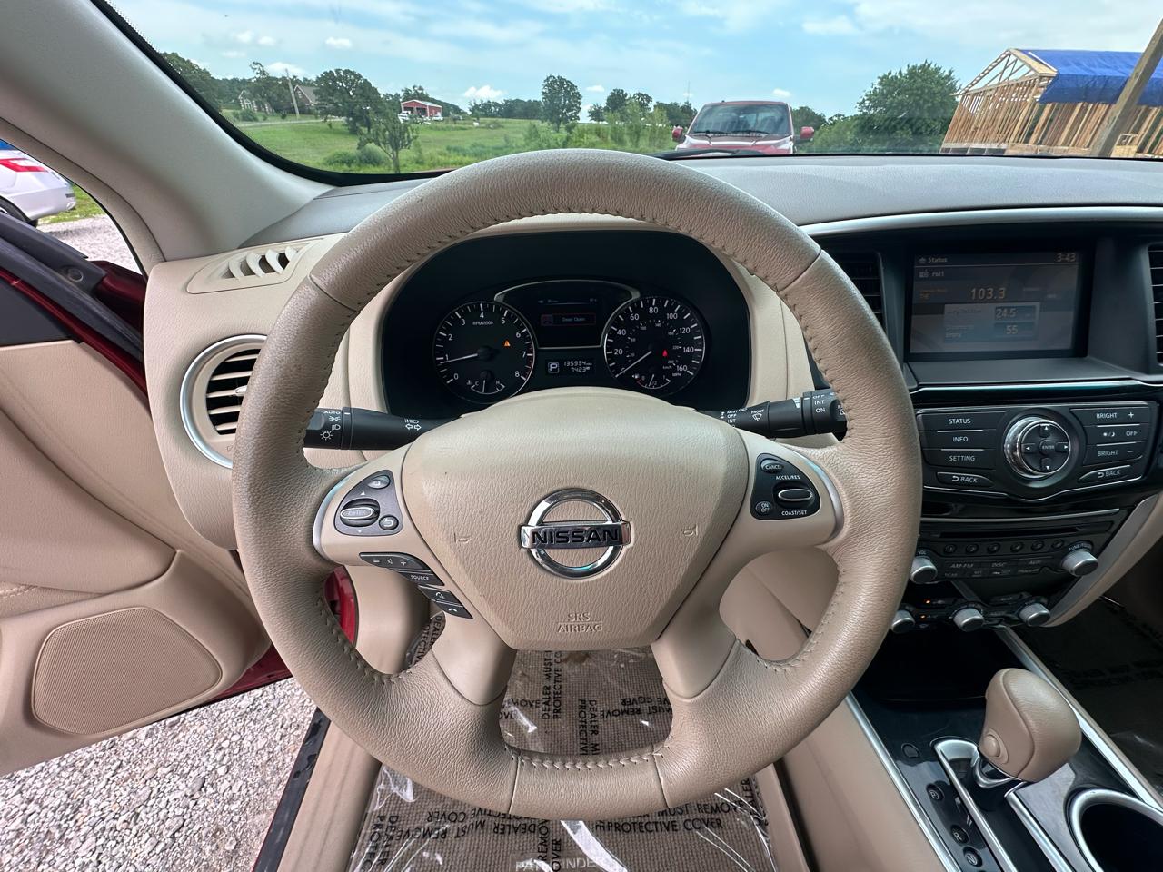 Nissan Pathfinder LE 2WD 2013