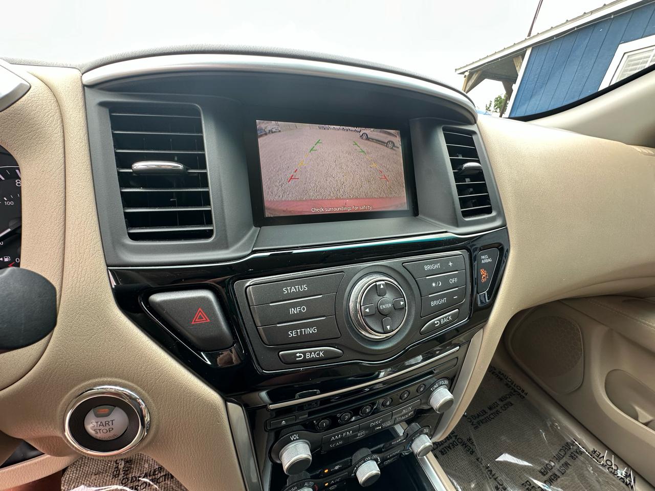 Nissan Pathfinder LE 2WD 2013