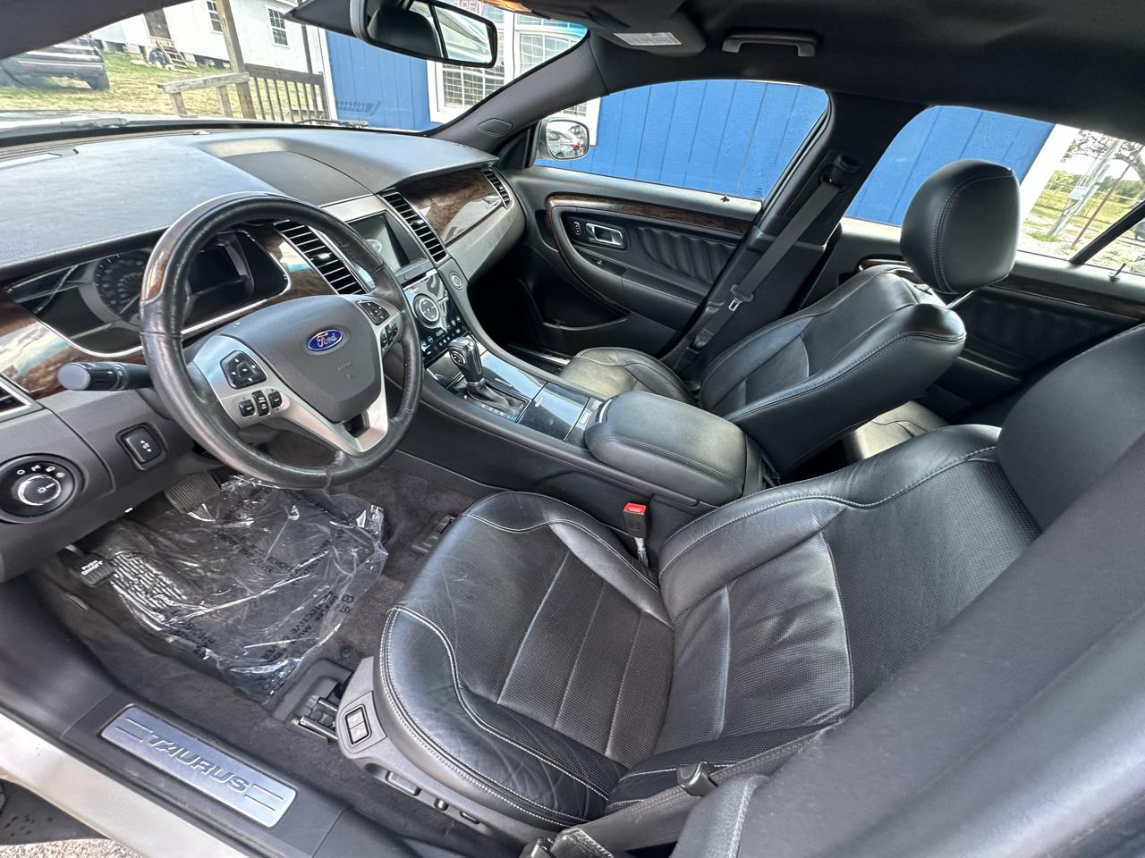 Ford Taurus Limited FWD 2018