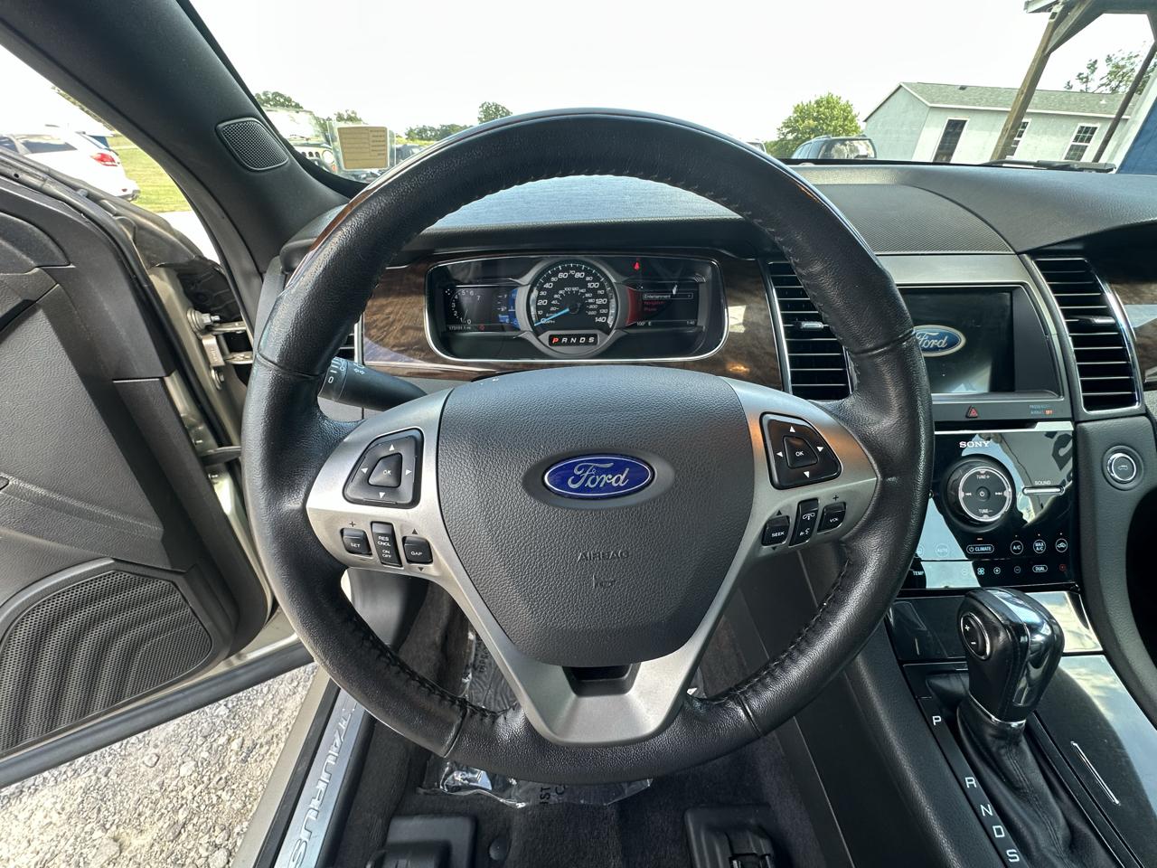 Ford Taurus Limited FWD 2018