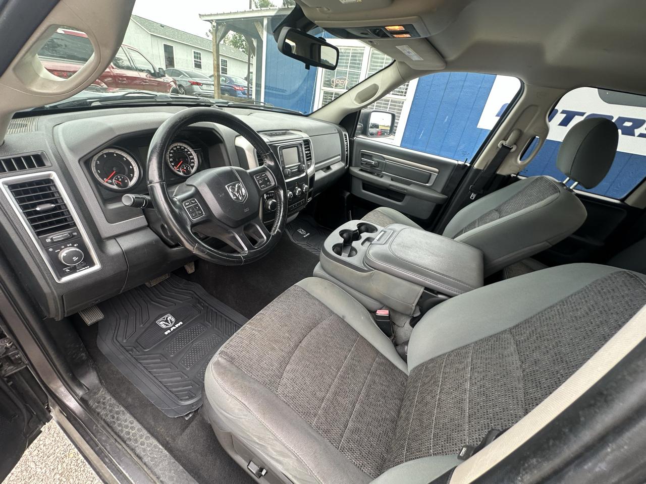 RAM 1500 SLT Quad Cab 2WD 2015